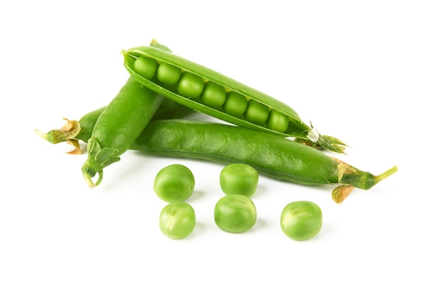 Green peas isolated