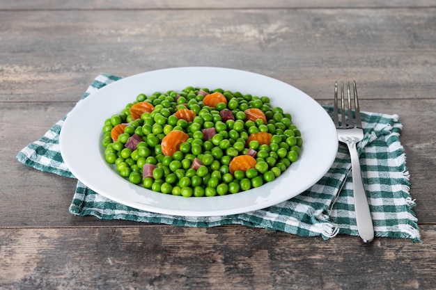 Green peas with serrano ham and carrot