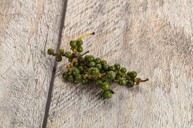 Foto masso di mais di peperoncino verde isolato