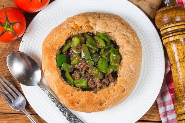 Green pepper fried beef bread