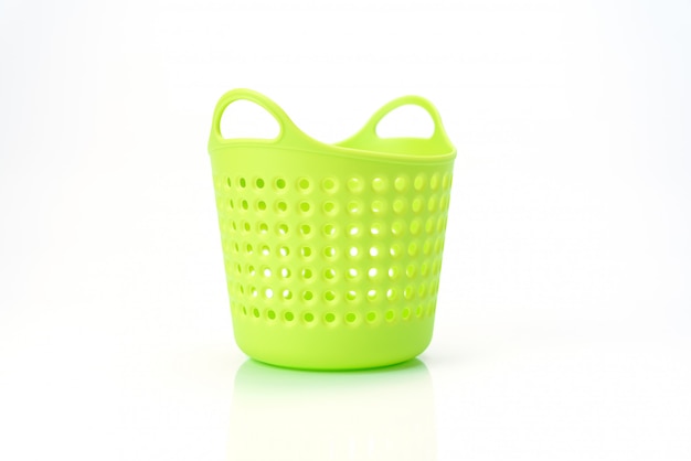 Un cestino di plastica verde