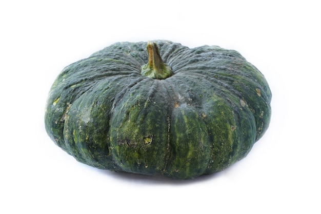 Foto zucca verde isolata su sfondo bianco tracciati di ritaglio