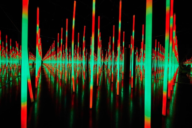 Photo green and red led lights in infinity mirror room