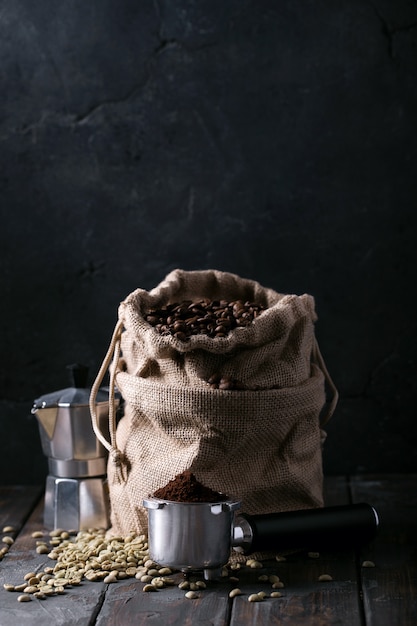 Green and roasted coffee beans