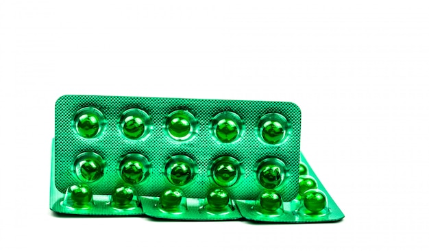 Photo green round soft capsule pills with copy space