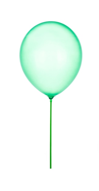 Foto pallone di gomma verde isolato su sfondo bianco.