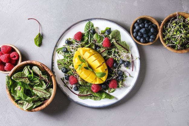 Green salad with berries