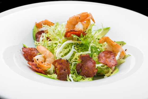 Green salad with shrimps