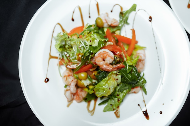 Green salad with shrimps