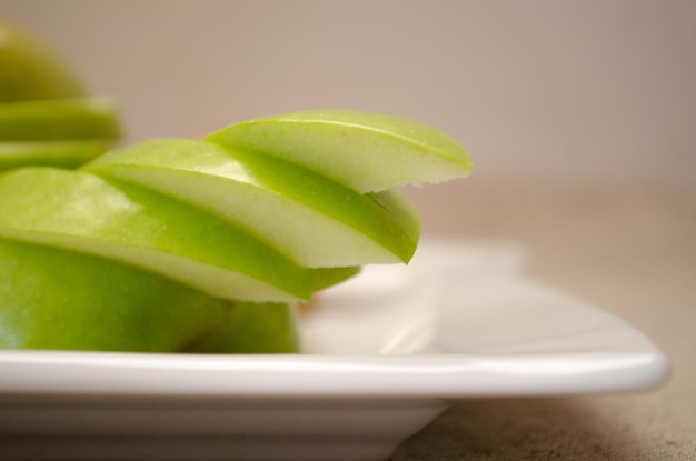 Green sliced apples