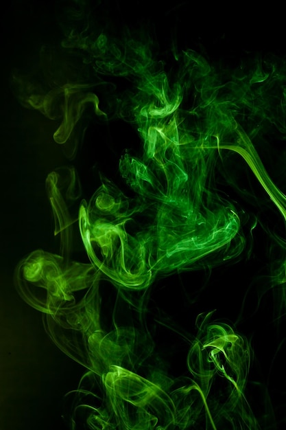 Photo green smoke motion on black background