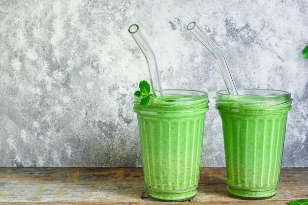 Frullato verde cocktail dieta antiossidante