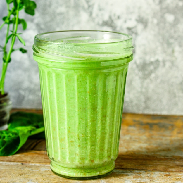 green smoothie cocktail antioxidant