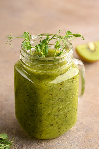 Photo green smoothie made from kiwi and pea sprouts.