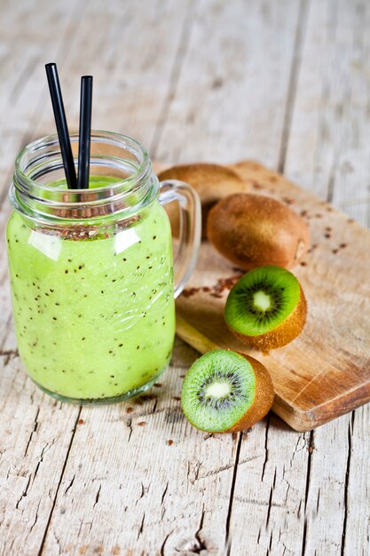 Green smoothie with kiwi, apple, lemon and linen seeds. 