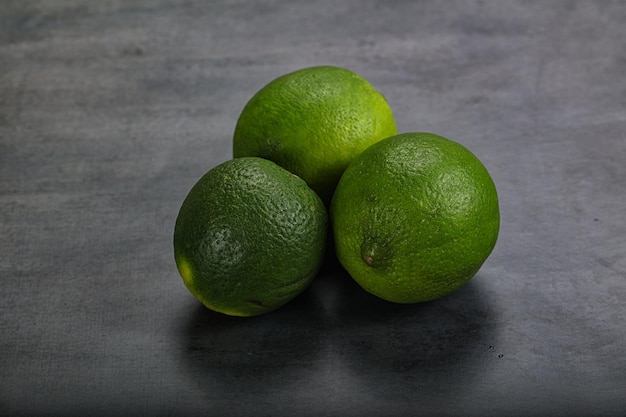Зеленые кислотные тропические лимоны