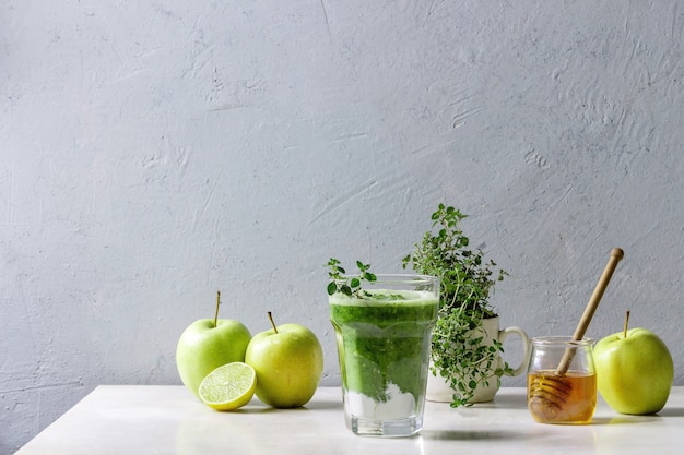 Frullato di mela verde con spinaci