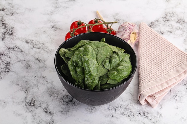 Green spinach leaves in the bowl