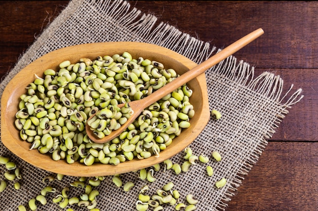 Foto fagiolino verde - tipico cibo del nordest con olio di dende