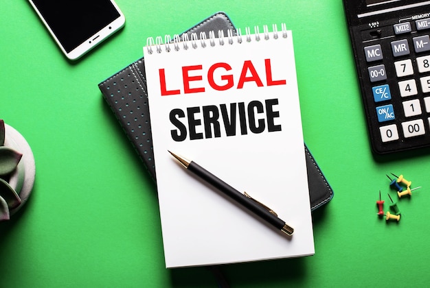 녹색 표면에-전화, 계산기 및 비문 LEGAL SERVICE가있는 일기