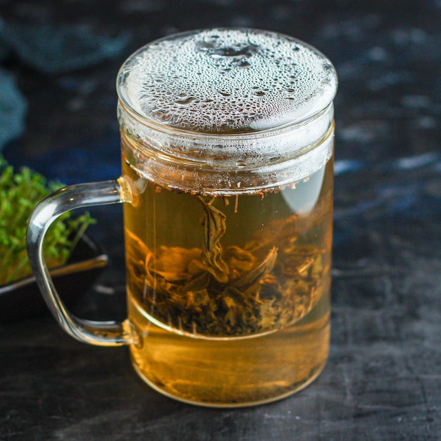 緑茶大葉淹れたての飲み物