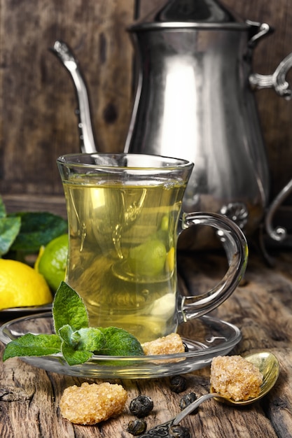 Green tea with lime and mint