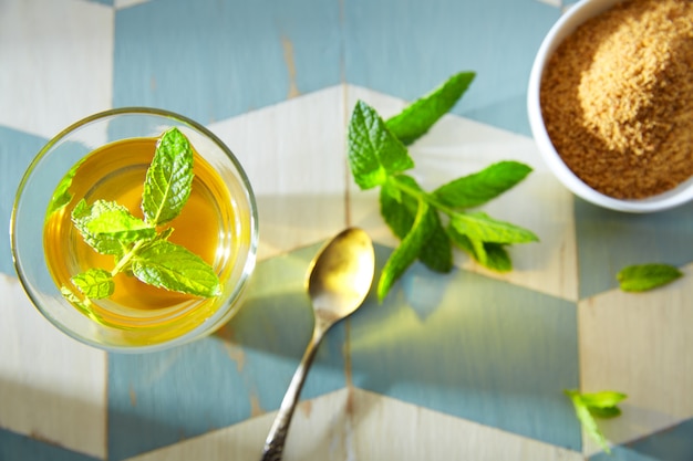 зеленый чай с мятой в марокканском стиле