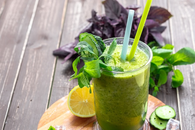 Green vegetable smoothie