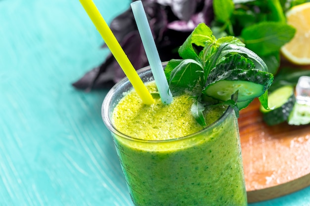 Green vegetable smoothie