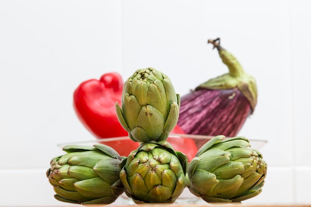 Green vegetables and red vegetables