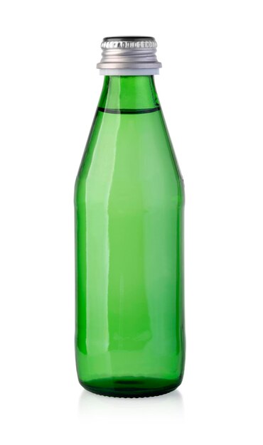 зеленые бутылки с водой