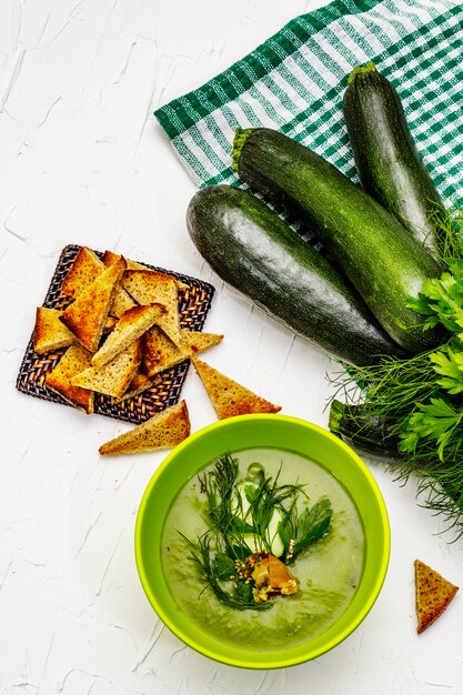 Green zucchini cream soup.