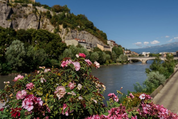 Photo grenoble panoramic view from isere river