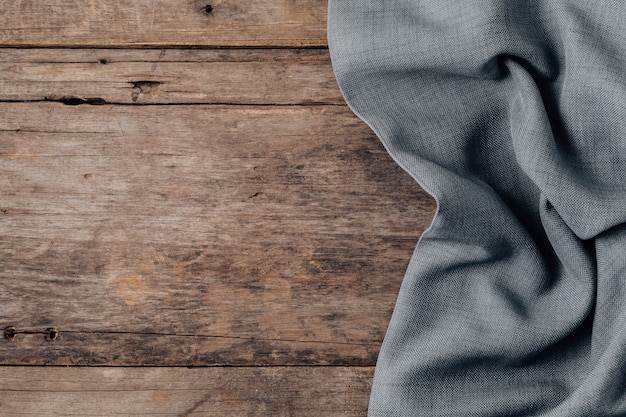 Photo grey cloth on wooden background