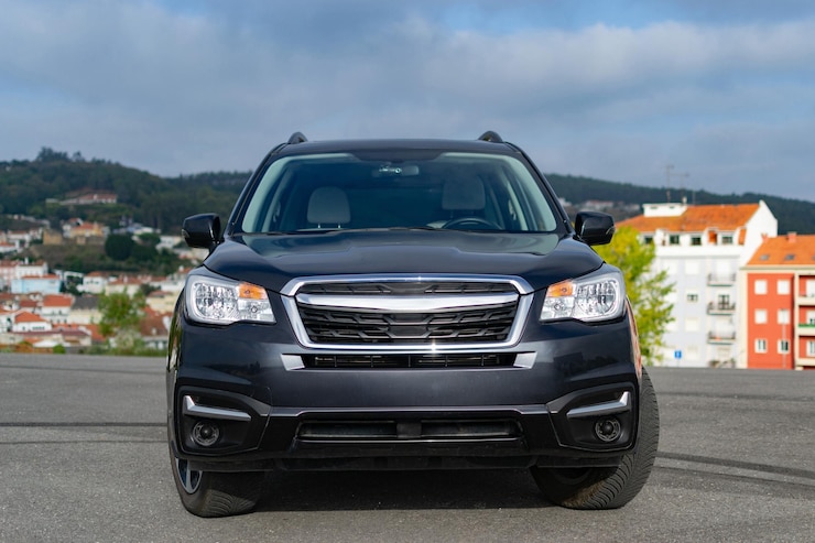 Photo grey suv auto power luxury model shiny polished stationary vehicle on the road
