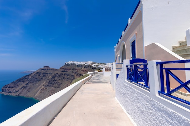 Griekenland Eilanden schilderachtig panoramisch uitzicht op zee van het eiland Santorini vanuit het dorp Fira