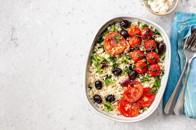 Griekse groentepot met rijst en tomaten