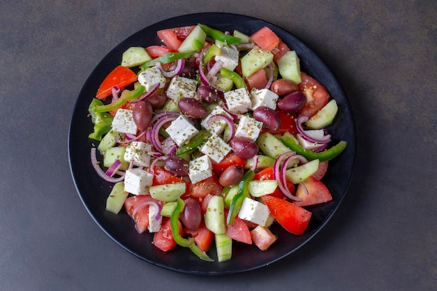 Griekse salade met verse groenten feta kaas en kalamata olijven Gezond eten