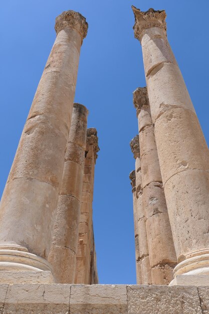Griekse zuilen van de tempelruïne in Jerash