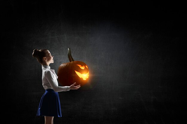 Griezelig en eng halloween-beeld. gemengde media