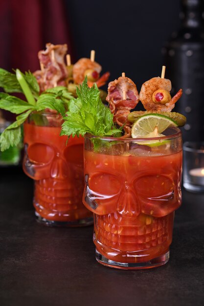 Griezelige Halloween-party Caesar of Bloody Mary cocktail