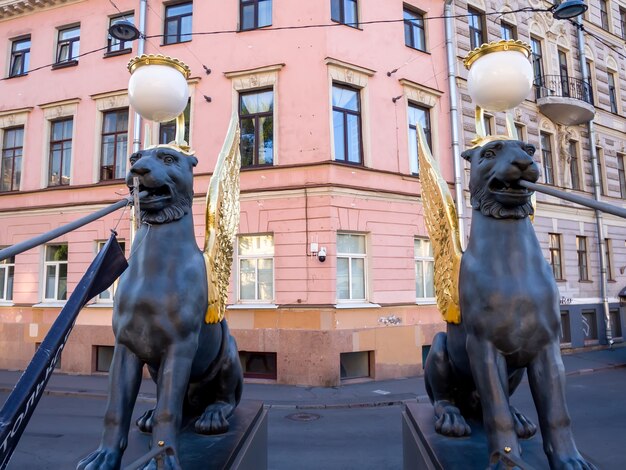 Фото Скульптура грифона банковского моста