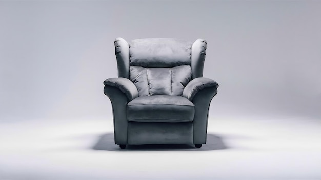 Grijze comfortabele fauteuil geïsoleerd op een witte achtergrond