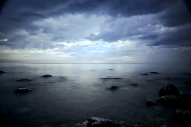 Grijze wolken voor de storm