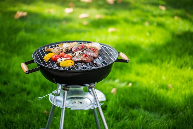 Grill grillen bbq tuin zomer achtertuin kolen