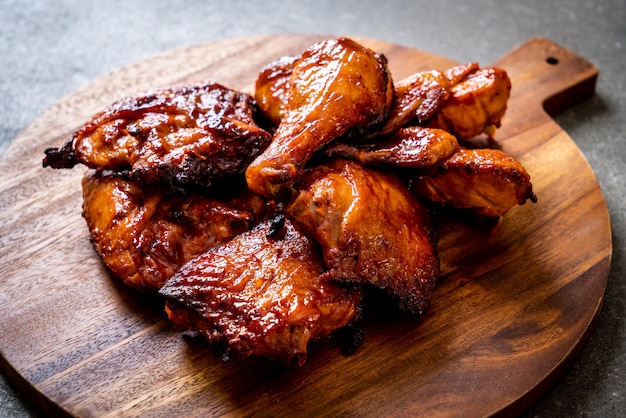 Photo grilled and barbecue chicken