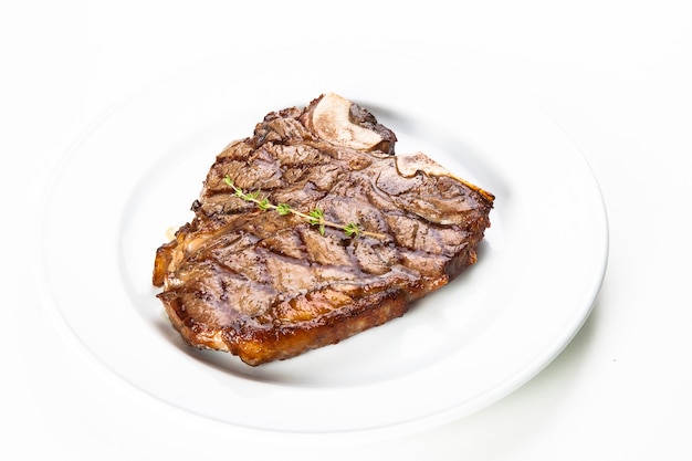 Photo grilled beef fillet steak meat with rosemary isolated on white background
