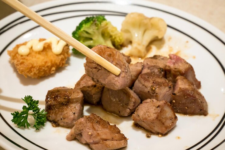 Photo ビーフステーキのグリル、白いプレートにビーフステーキの和風料理