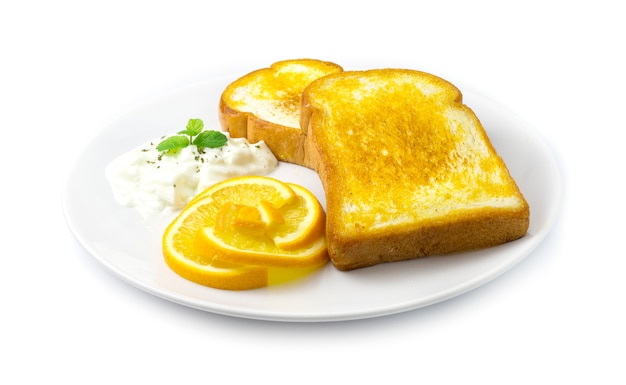 버터와 구운 빵 커틀릿 제공 신선한 오렌지