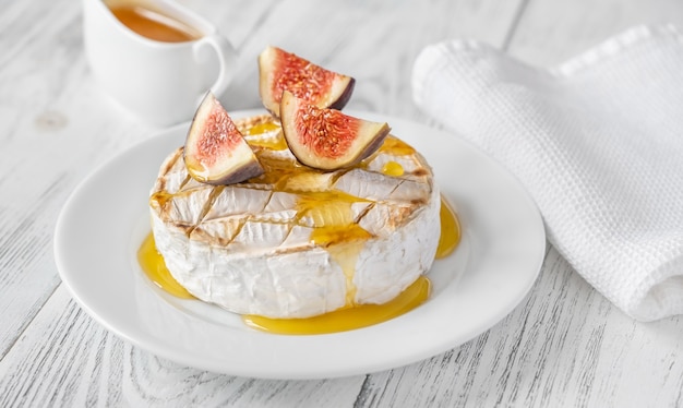 Grilled Camembert with fresh figs and honey